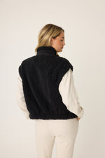 Great Outdoor Campfire Cozy Sherpa Vest - Black